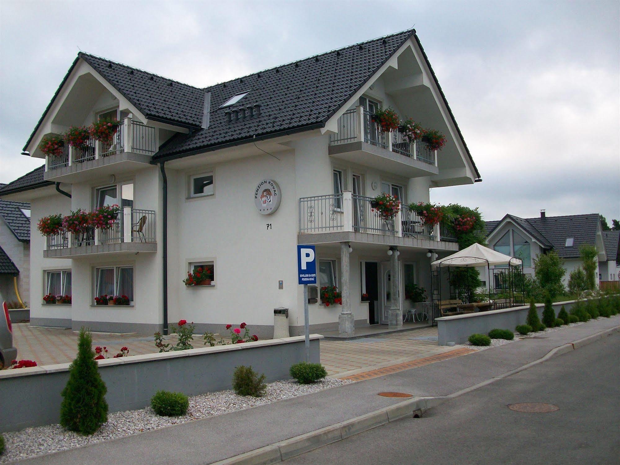 Hotel Penzion Kovac Radovljica Exterior foto