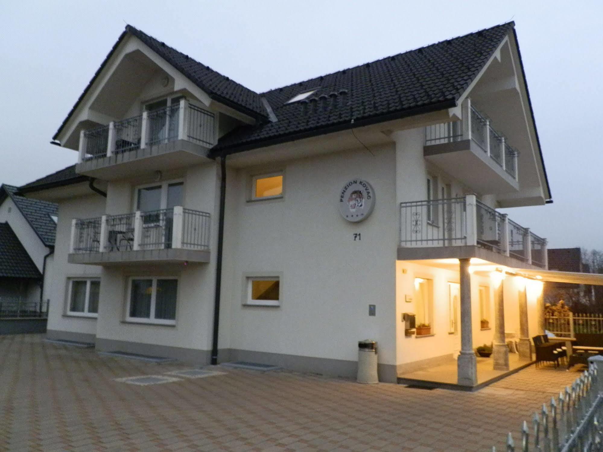 Hotel Penzion Kovac Radovljica Exterior foto